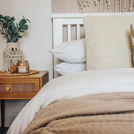 Principality View Apartment Two, By Solace Stays Cardiff Eksteriør billede