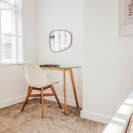 Principality View Apartment Two, By Solace Stays Cardiff Eksteriør billede