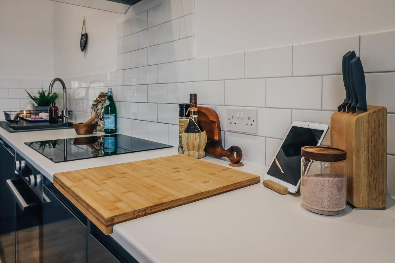 Principality View Apartment Two, By Solace Stays Cardiff Eksteriør billede