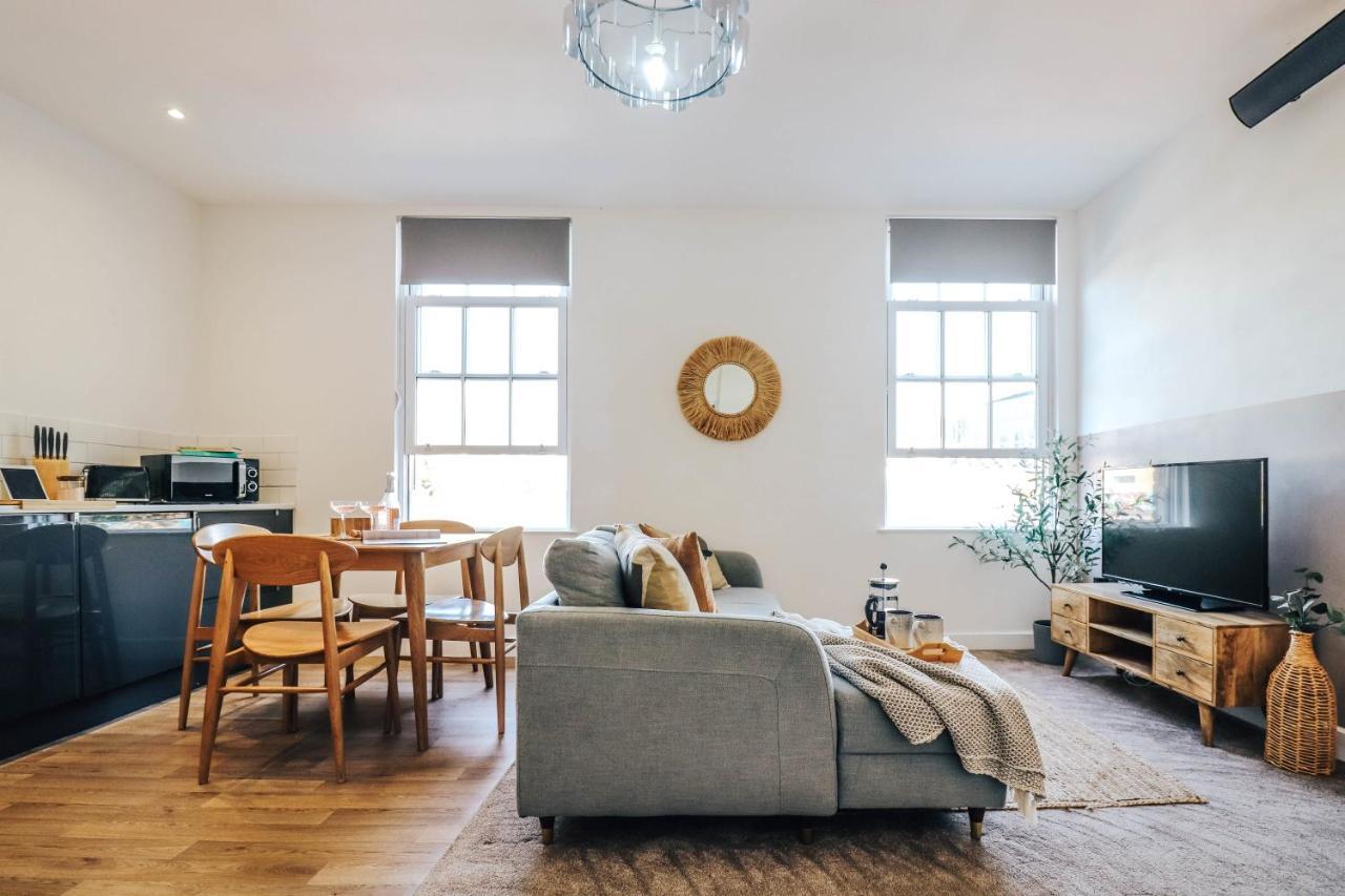 Principality View Apartment Two, By Solace Stays Cardiff Eksteriør billede