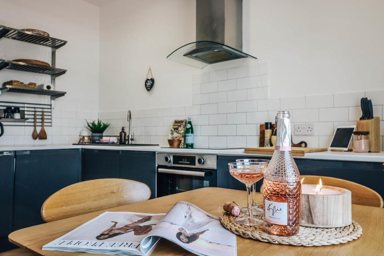 Principality View Apartment Two, By Solace Stays Cardiff Eksteriør billede
