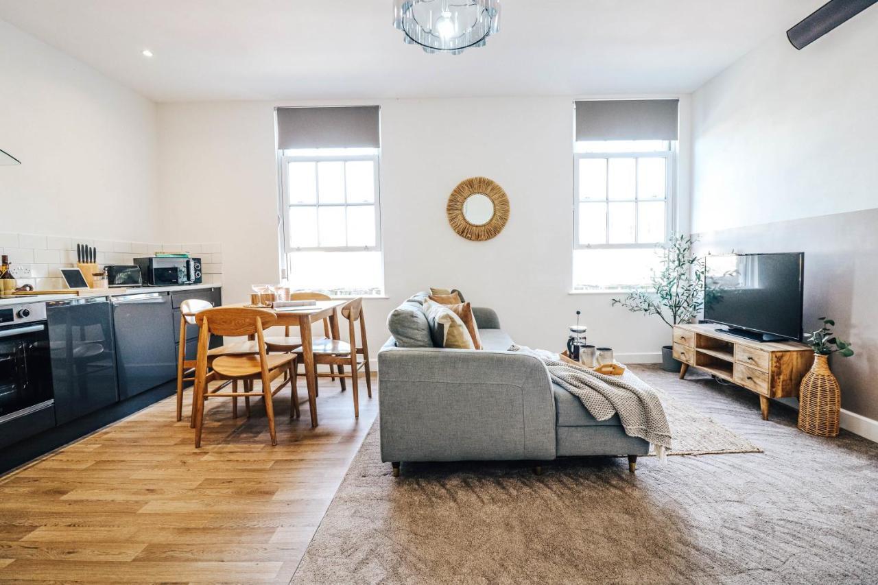 Principality View Apartment Two, By Solace Stays Cardiff Eksteriør billede