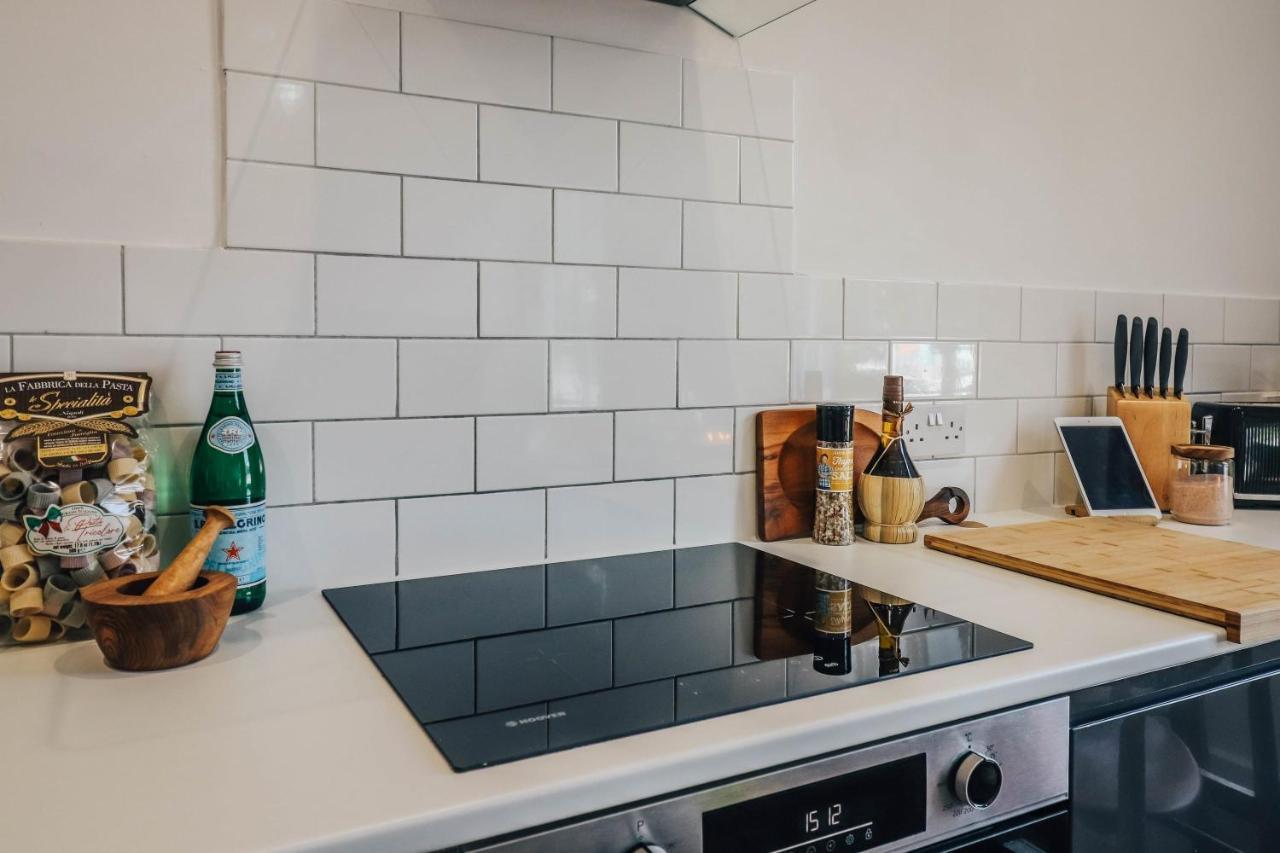 Principality View Apartment Two, By Solace Stays Cardiff Eksteriør billede