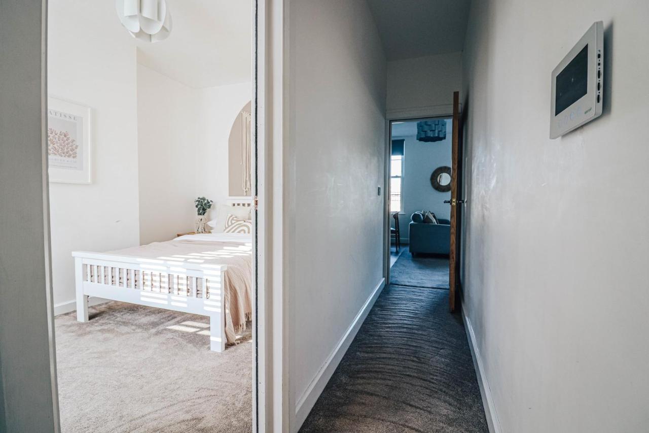 Principality View Apartment Two, By Solace Stays Cardiff Eksteriør billede