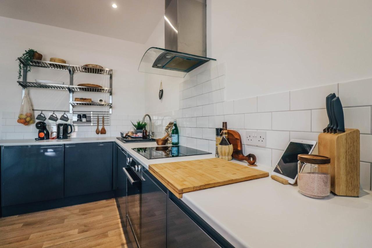 Principality View Apartment Two, By Solace Stays Cardiff Eksteriør billede
