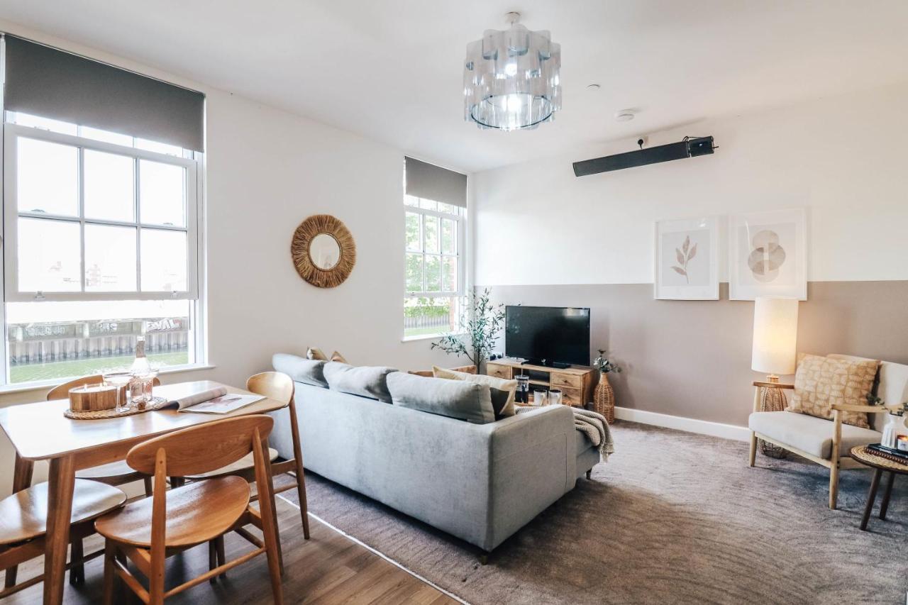 Principality View Apartment Two, By Solace Stays Cardiff Eksteriør billede