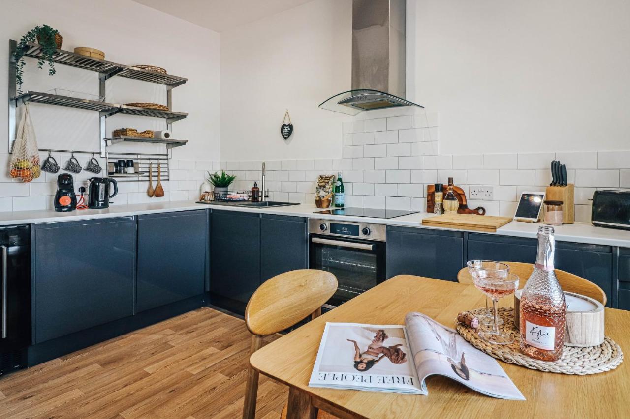 Principality View Apartment Two, By Solace Stays Cardiff Eksteriør billede