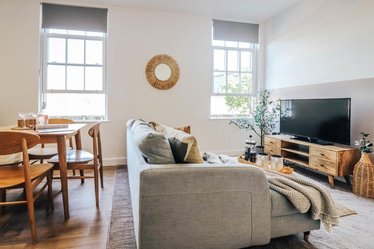 Principality View Apartment Two, By Solace Stays Cardiff Eksteriør billede